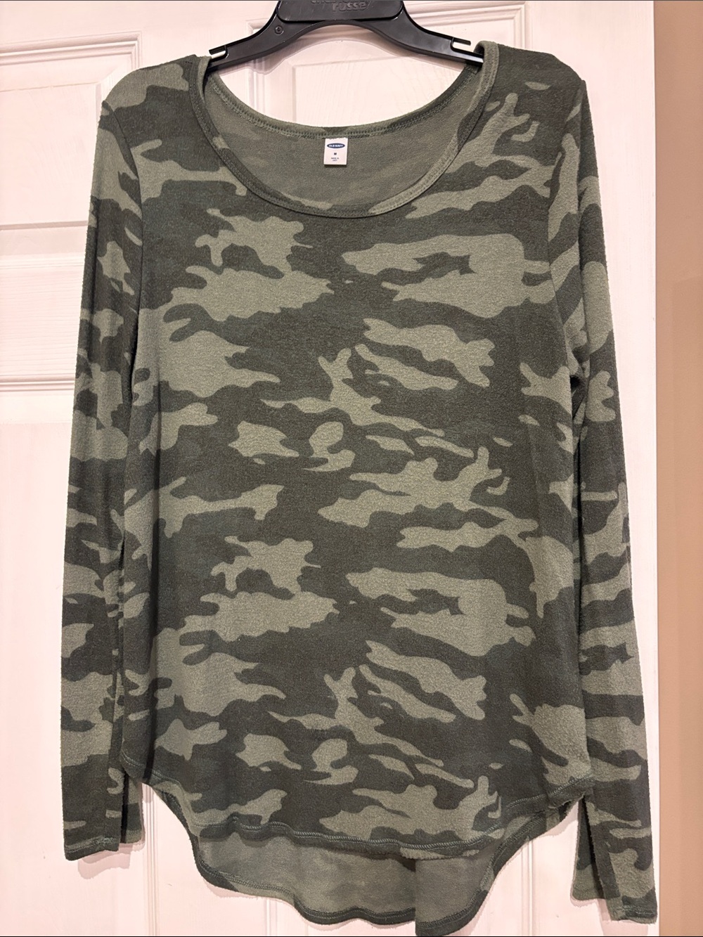 Old Navy Women's Long Sleeve Camo Scoop Neck Top - Olive Green